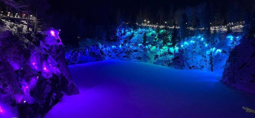 Рускеала в ночной подсветке зимой