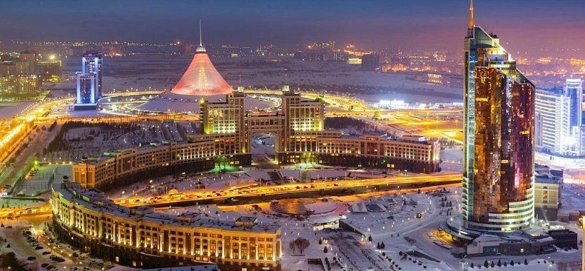 Ночная зимняя Астана с видом на Хан-Шатыр