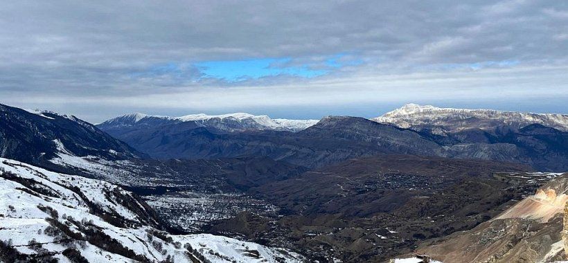 Виды на зимние горы Дагестан