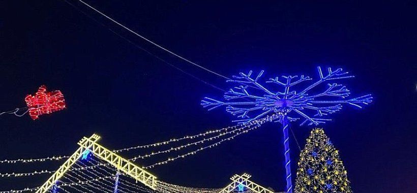 Ледовый городок к новому году в Екатеринбурге