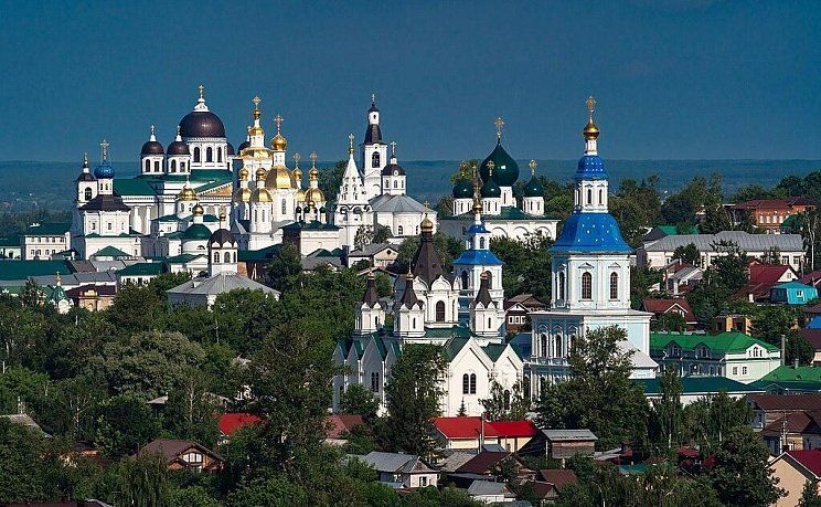 Главные церкви города Арзамаса в одном кадре