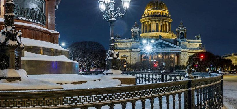 Исаакиевская площадь зимним вечером