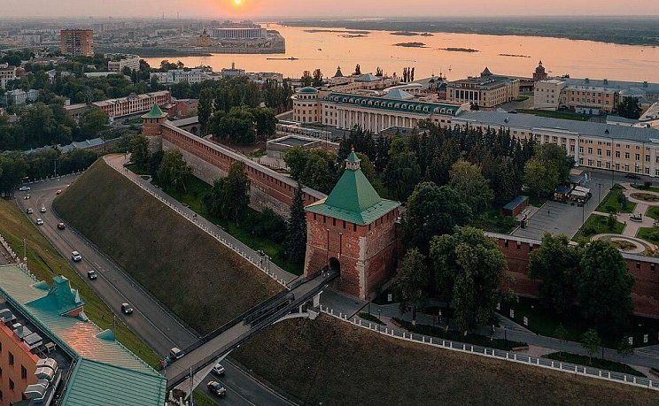 Вид на Коромыслову и Никольскую башни Кремля