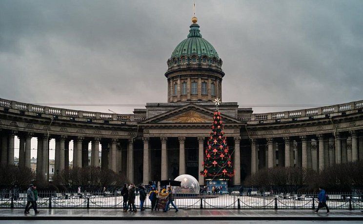 Казанский собор, украшенный на Новый Год