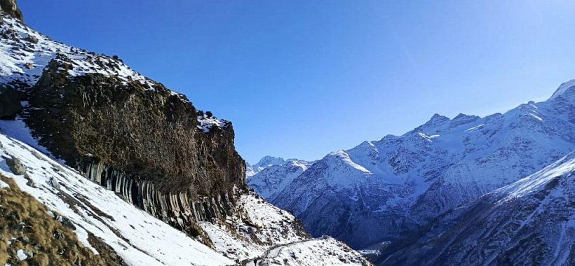 Эльбрус спокойным зимним днем