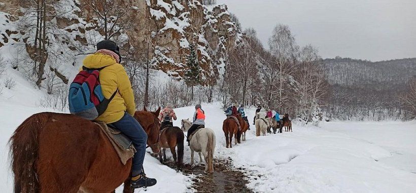 Конный тур к скале Акташ
