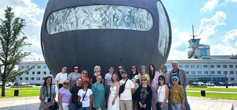 Шар «Держава» на площади И. Д. Бухгольца в Омске