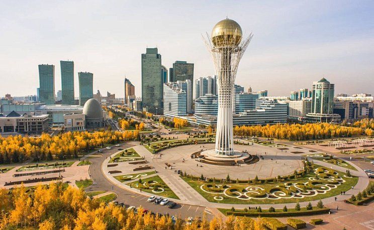 «Байтерек» (полное название — «Астана-Байтерек») — монумент и смотровая башня