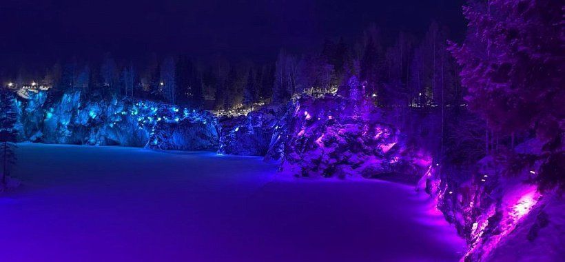 Рускеала в ночной подсветке