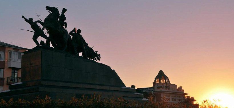 Памятник Василию Ивановичу Чапаеву в Самаре