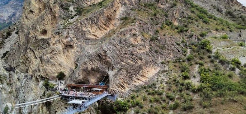 Вход в пещеру Нохъо