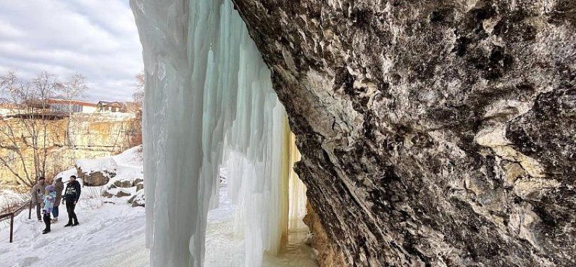 Водопад Тобот зимой