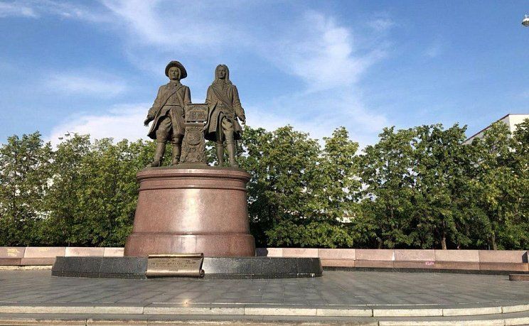 Памятник Татищеву и де Геннину