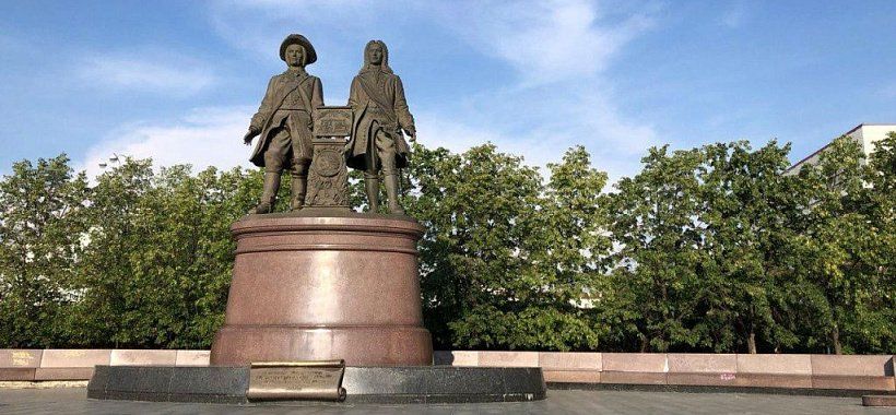 Памятник Татищеву и де Геннину