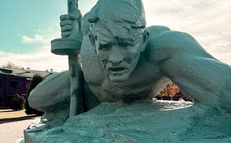 Монумент жажды в Брестской крепости