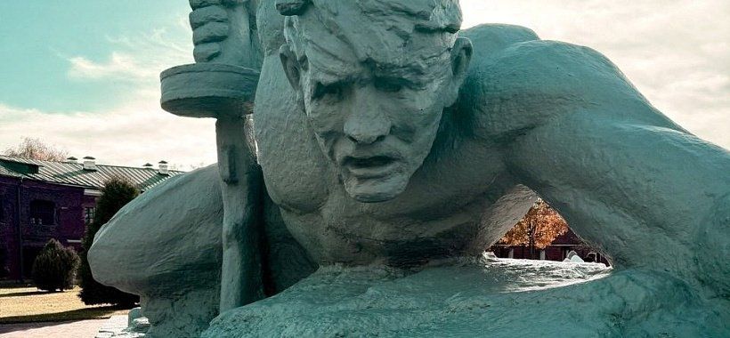 Монумент жажды в Брестской крепости