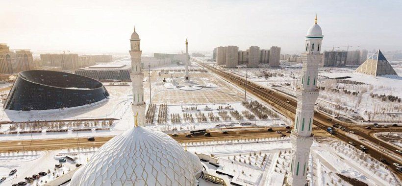 Вид с минарета мечети Хазрат Султан на Майдане Незалежности