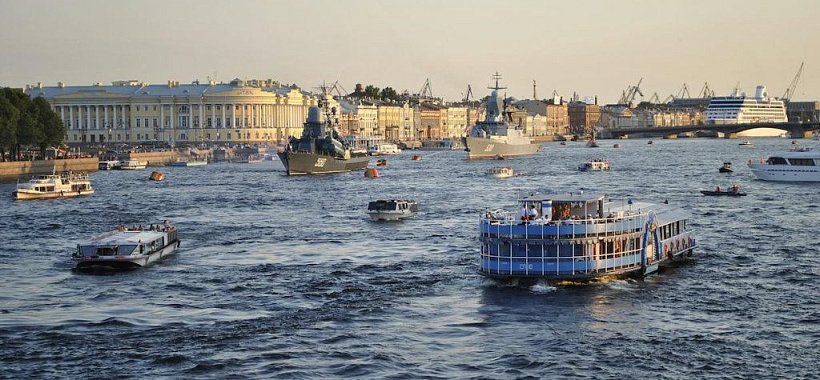 Вид на Неву с Дворцового моста