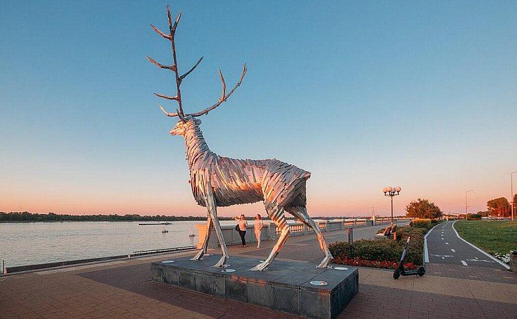 Олень на нижневолжской набережной в нижнем новгороде