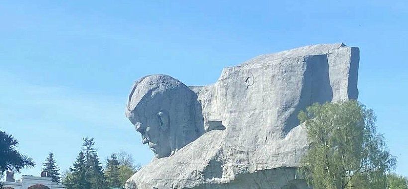 Монумент мужество Брестская крепость