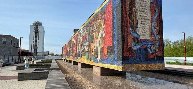 Панно Радость труда в Тольятти