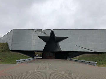 Вход в Брестскую крепость